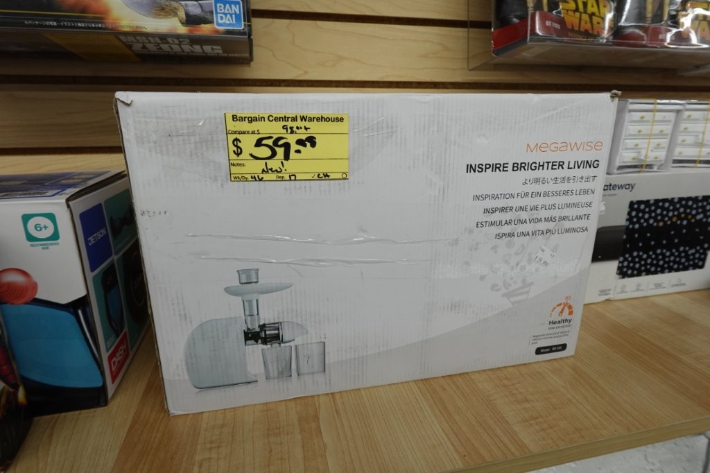 MegaWise Cold Press Slow Masticating Juicer in White - Image 2