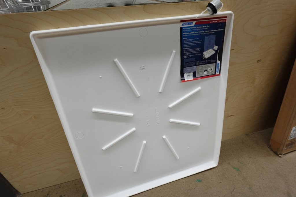 Camco Washing Machine Drain Pan 30 ½" x 34 ½" OD, PVC Fitting (20786) - Image 3