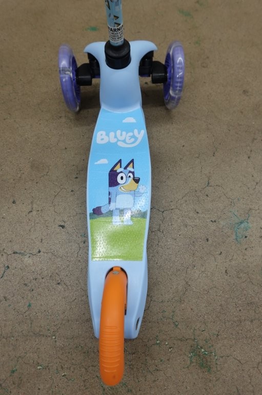 Bluey Light Up Wheel Tilt & Turn Toddler 3-Wheel Kick Scooter for Ages 3+ - Blue - Image 3