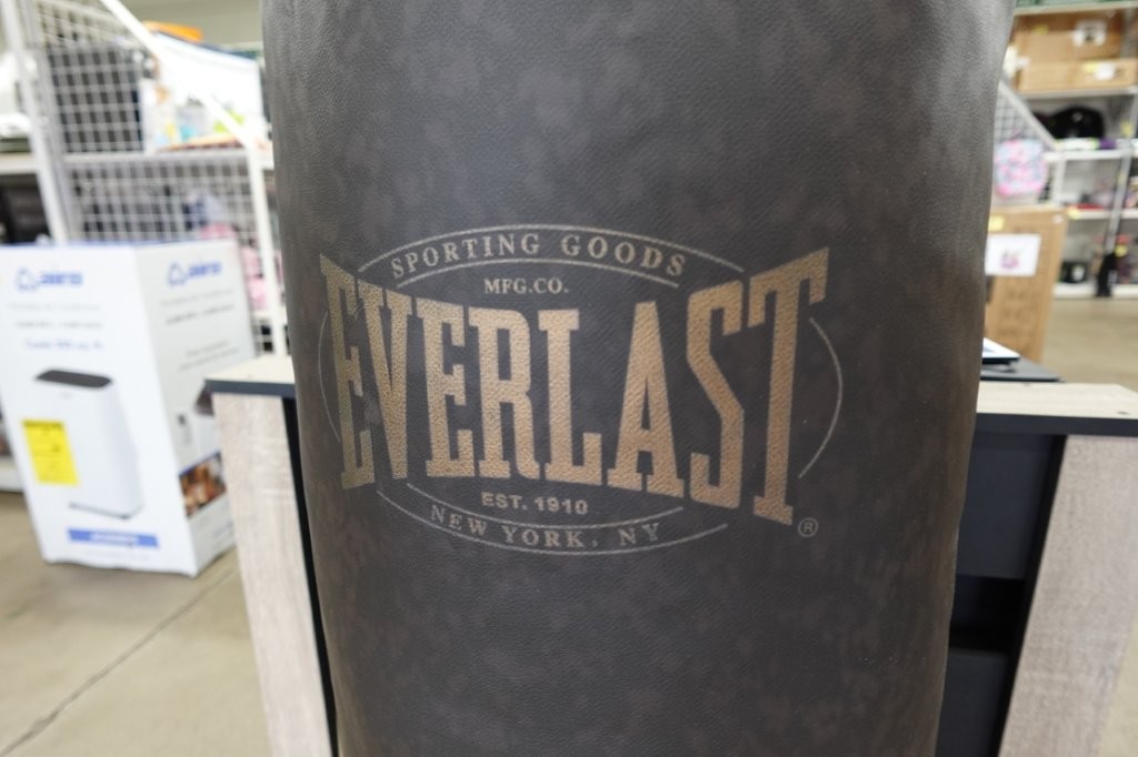 Everlast 100 lb Vintage Heavy Boxing Bag - Image 3