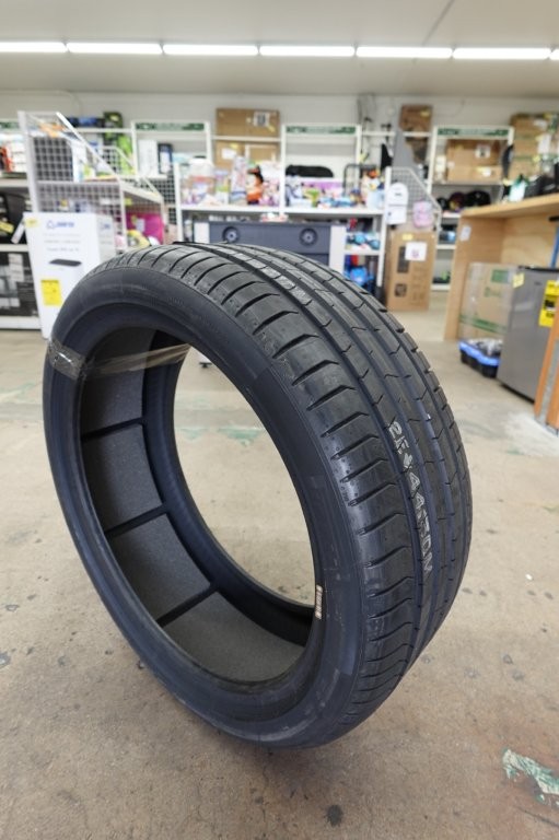 Pirelli P Zero PZ4 245/40R20 XL 99Y Luxury Summer Tire - Image 2