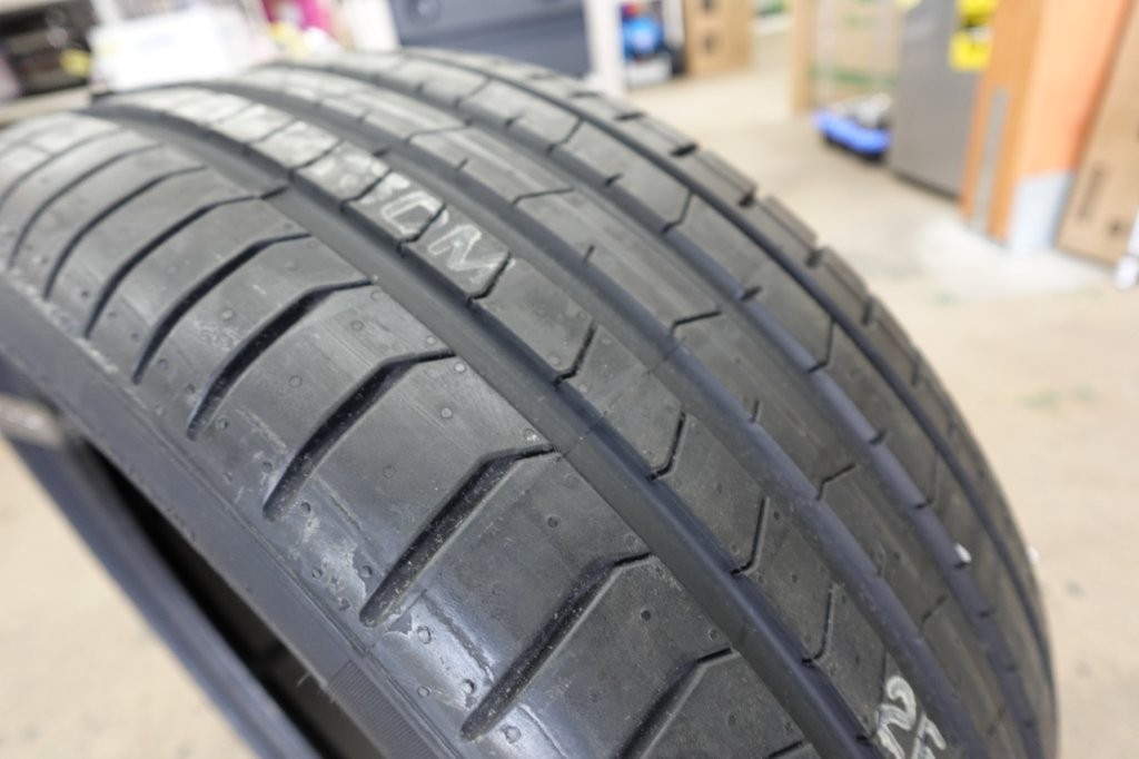 Pirelli P Zero PZ4 245/40R20 XL 99Y Luxury Summer Tire - Image 3