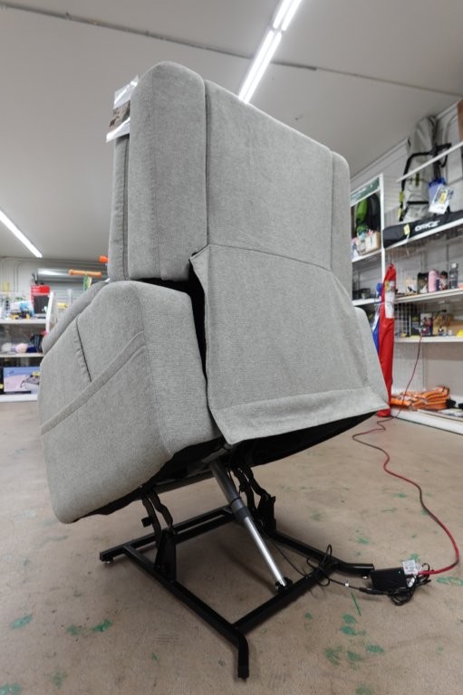 Flexsteel Zecliner Power Lift Sleep Recliner with Power Headrest & Lumbar - Image 11