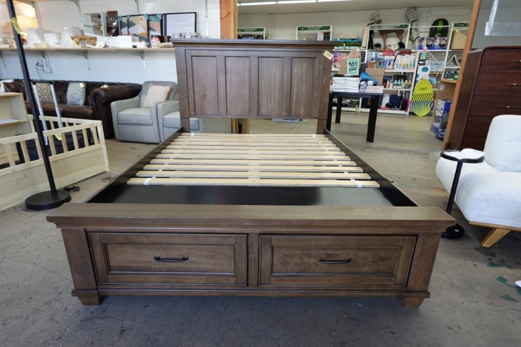 Queen Pierson Wood Storage Drawers Bed – Dark Caramel Finish - Image 2