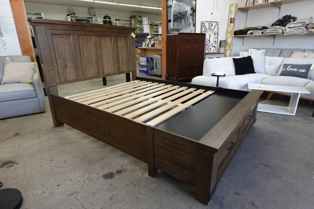 Queen Pierson Wood Storage Drawers Bed – Dark Caramel Finish - Image 3
