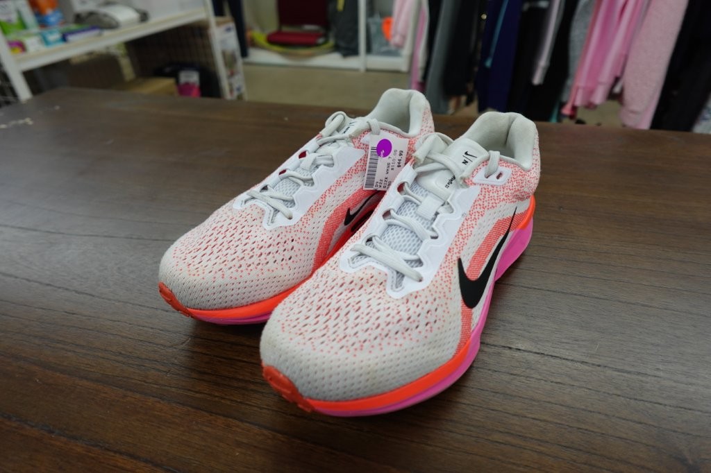 Nike Winflo 11 Road Running Shoes - Women's 7 - Image 4