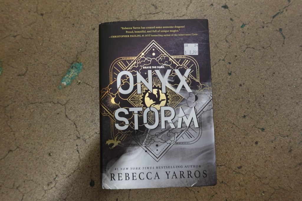 Onyx Storm (The Empyrean, Book 3) Hardcover Book - Image 2