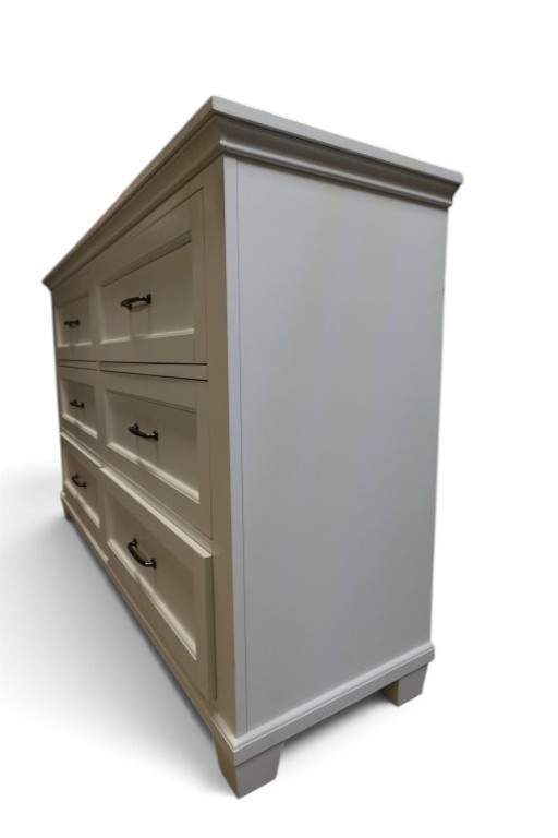 Universal Broadmoore Rose 6 - Drawer Dresser in White - Image 5