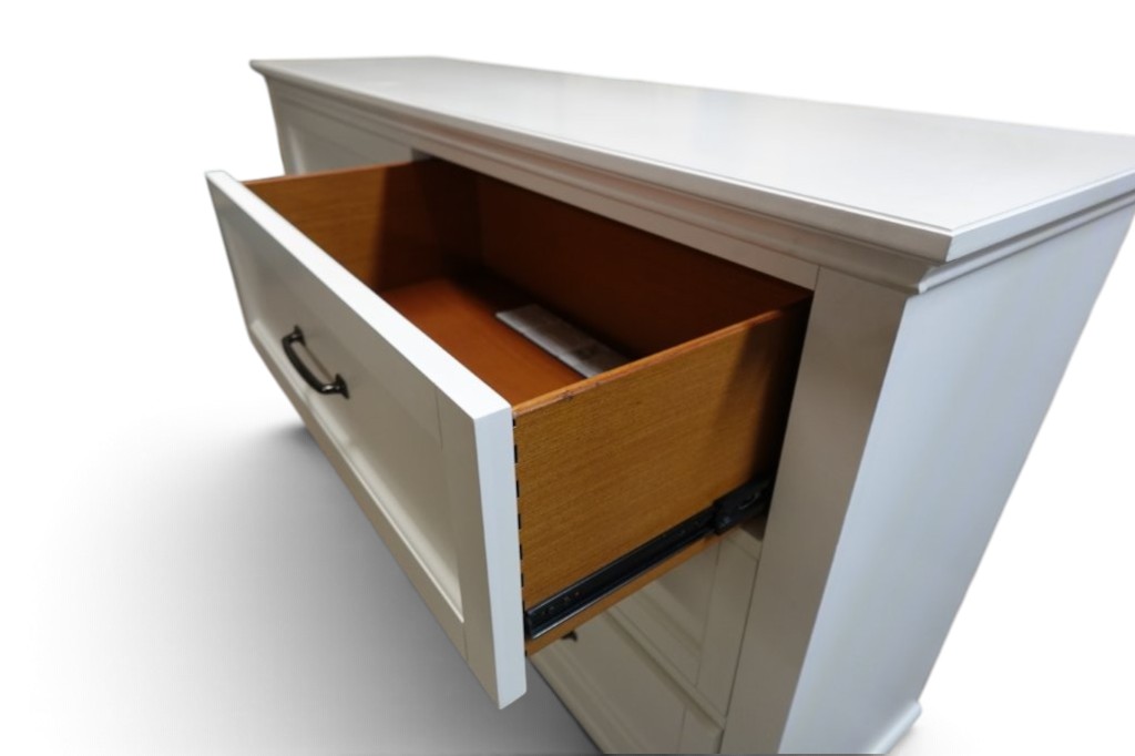 Universal Broadmoore Rose 6 - Drawer Dresser in White - Image 7