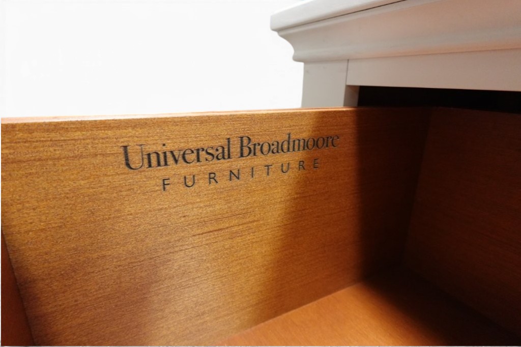 Universal Broadmoore Rose 6 - Drawer Dresser in White - Image 8