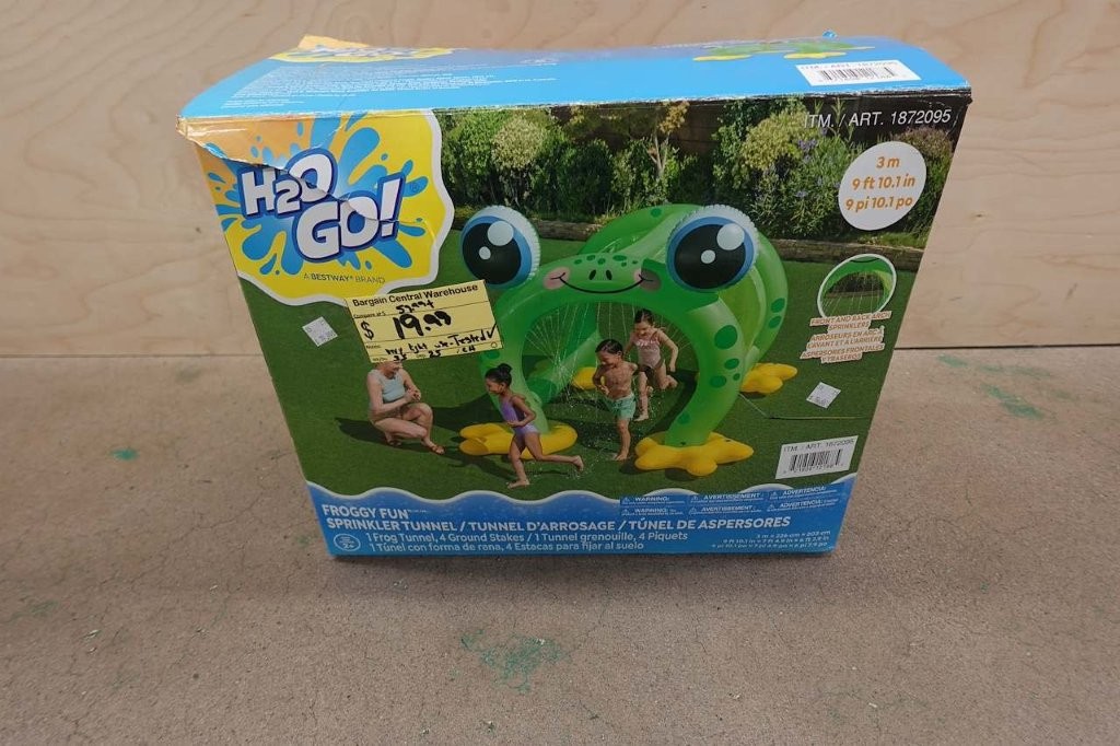 Inflatable Blow-Up Frog Water Sprinkler Tunnel - Image 2