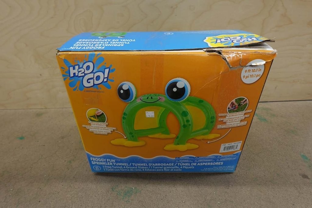 Inflatable Blow-Up Frog Water Sprinkler Tunnel - Image 4