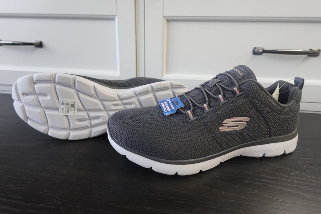 Size 11 Skechers Sheer Brilliance Women's Slip-On Athletic Shoes - Image 5