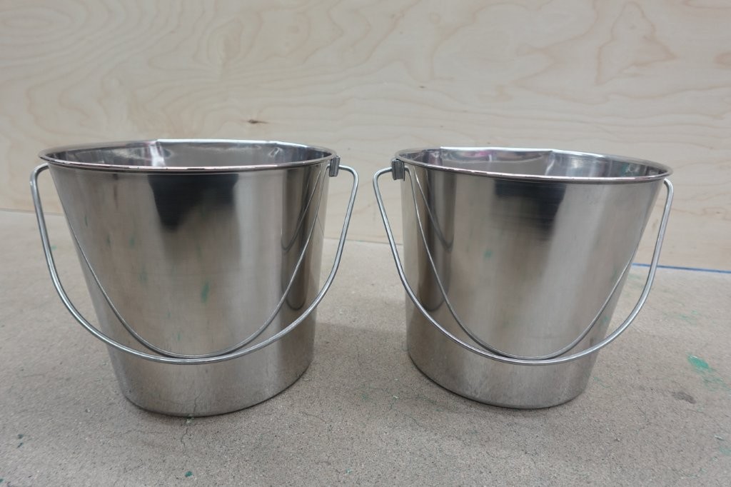 4 Quart Advance Pet Products Heavy-Duty Stainless Steel Flat-Sided Bucket - Image 2
