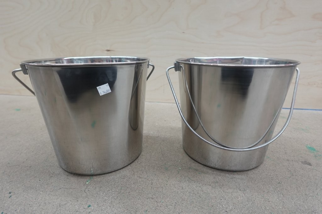 4 Quart Advance Pet Products Heavy-Duty Stainless Steel Flat-Sided Bucket - Image 3