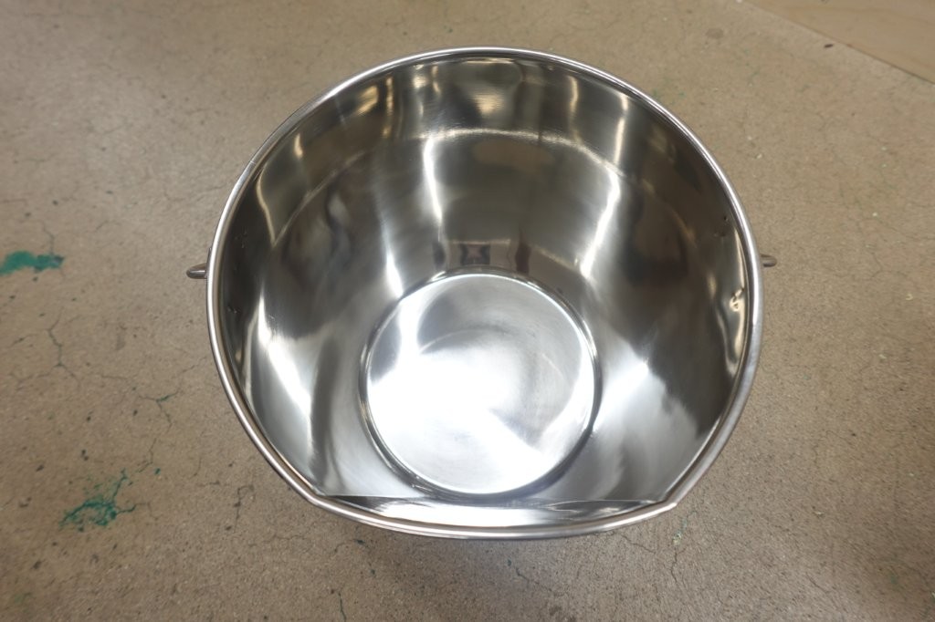4 Quart Advance Pet Products Heavy-Duty Stainless Steel Flat-Sided Bucket - Image 4