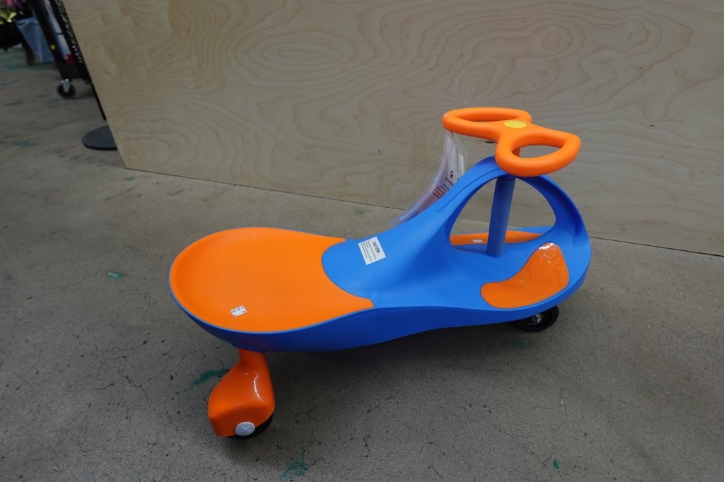 Lil’ Rider Wiggle Car Ride-On Toy in Blue/Orange - Image 4