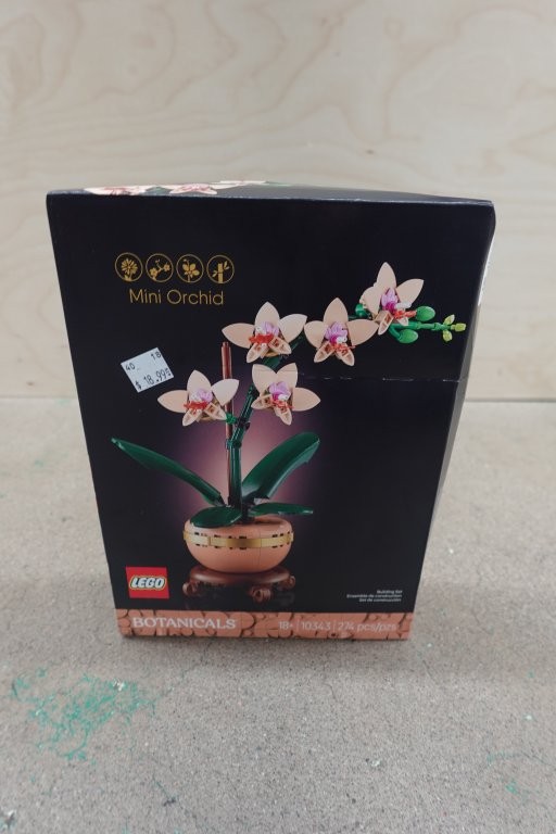 LEGO Botanicals Mini Orchid Building Set (10343) - Image 2