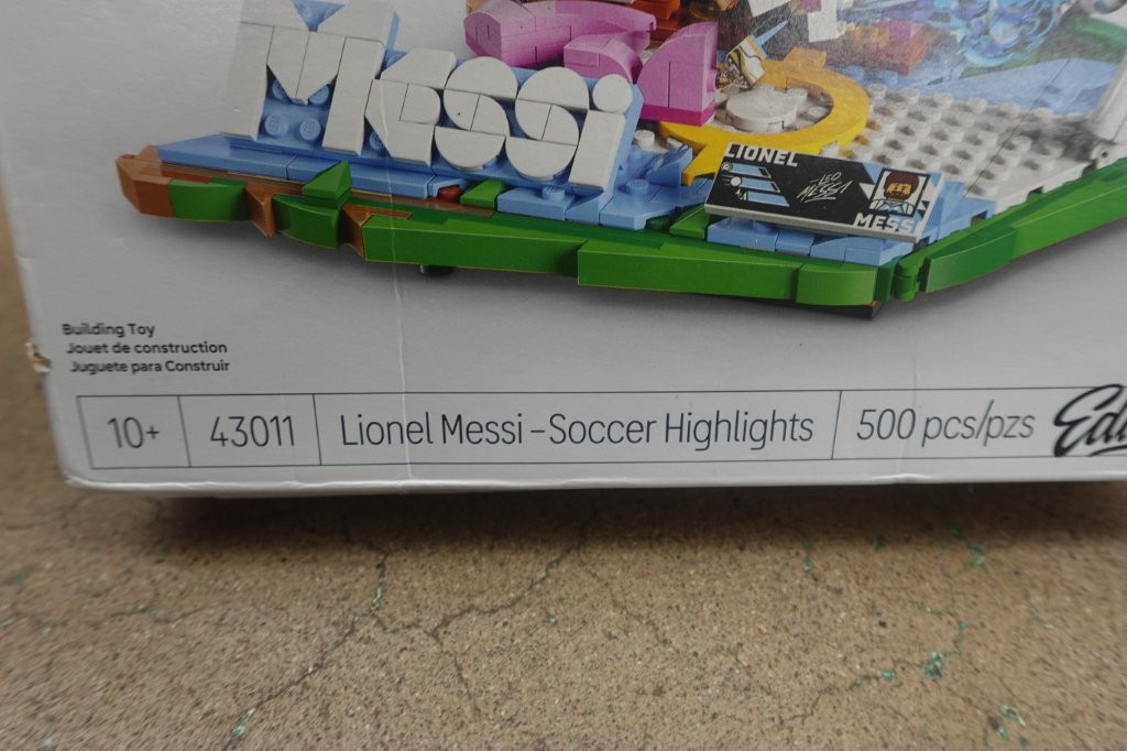 LEGO Editions Lionel Messi Soccer Highlights Building Set (43011) - Image 5