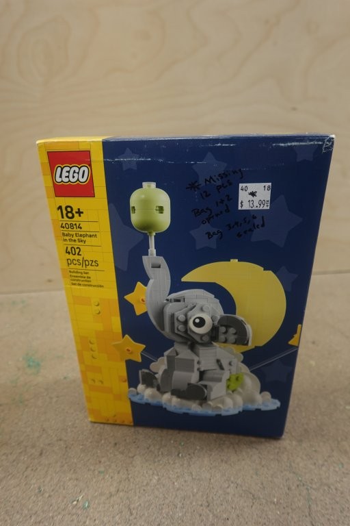 LEGO Baby Elephant in the Sky Building Set (40814) - Image 2